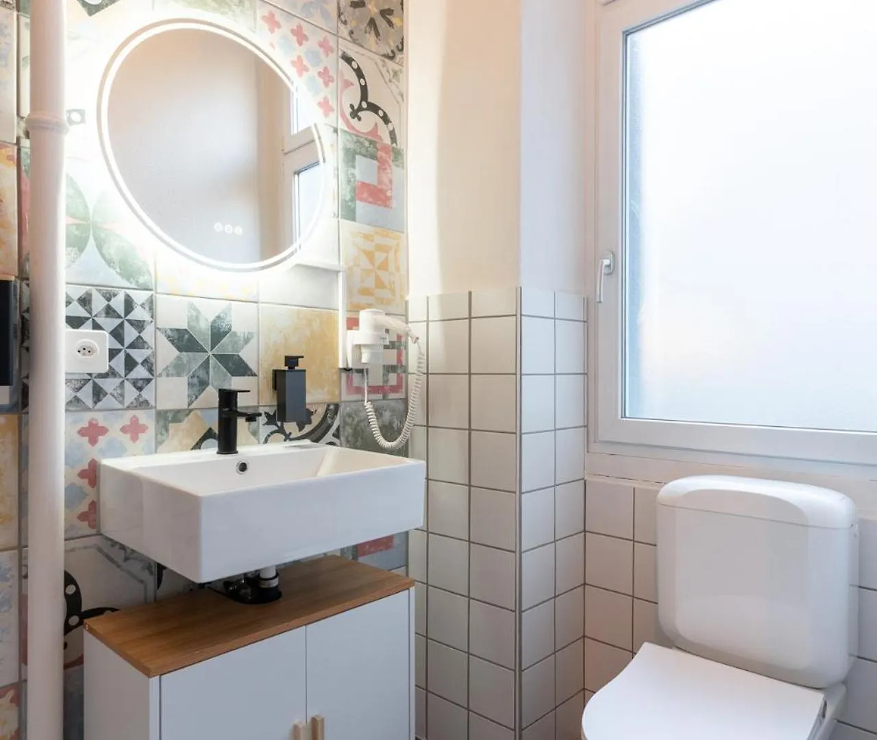 Mue Cubes - Capsule Hotel Basel 0*,